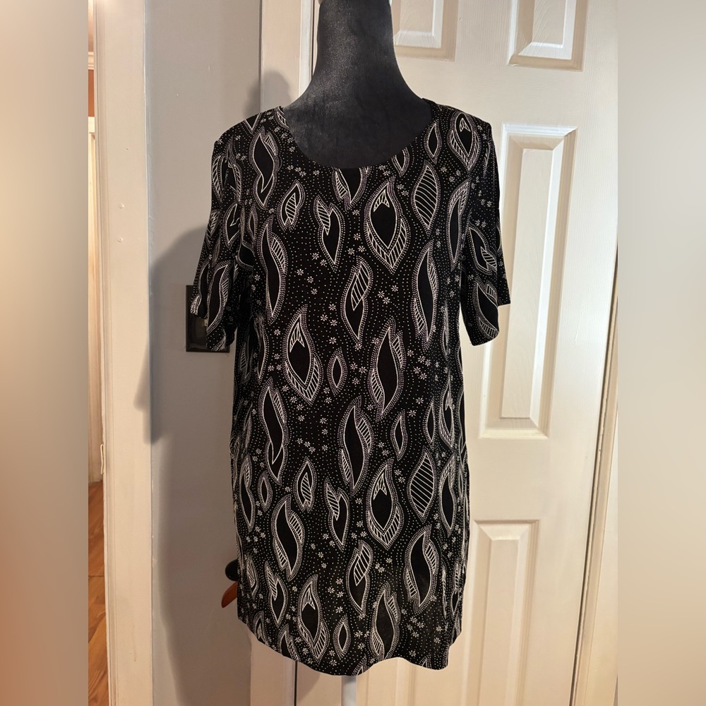 Es-Se Black and White Patterned Top